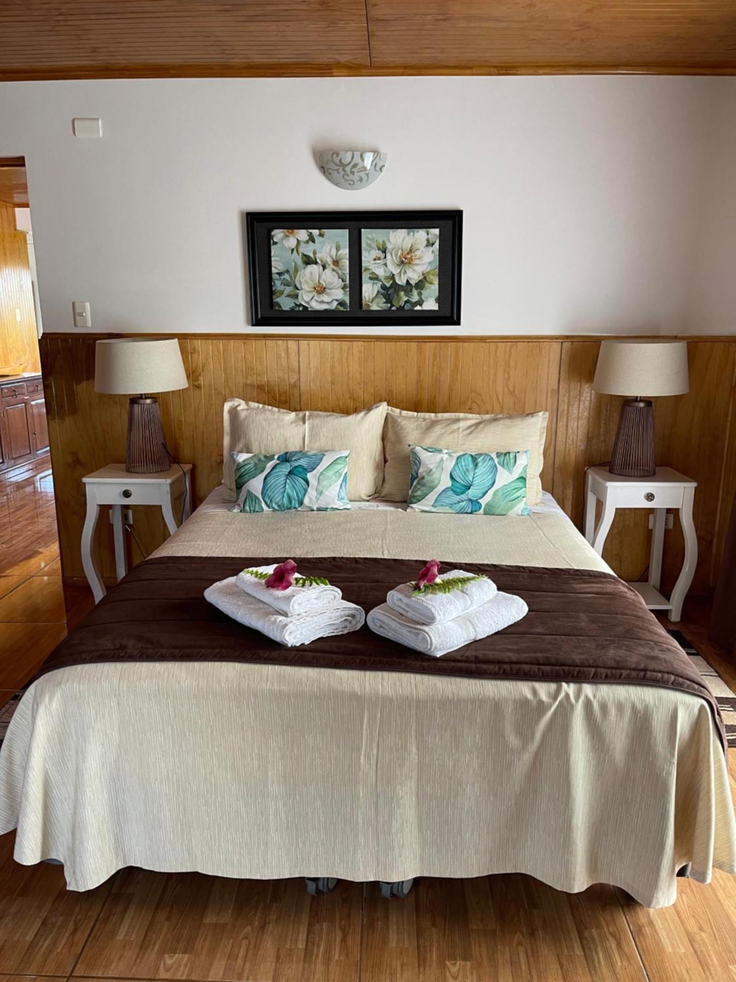 Teanehi Bed & Breakfast 앙가로아 외부 사진
