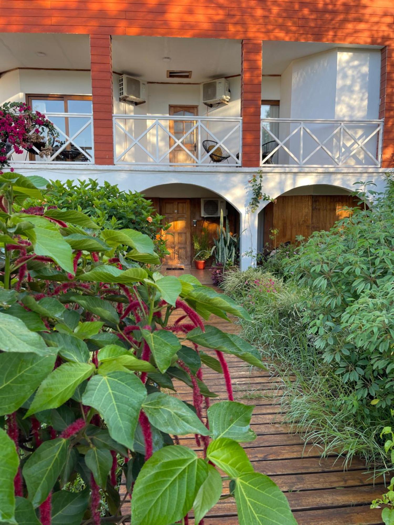 Teanehi Bed & Breakfast 앙가로아 외부 사진
