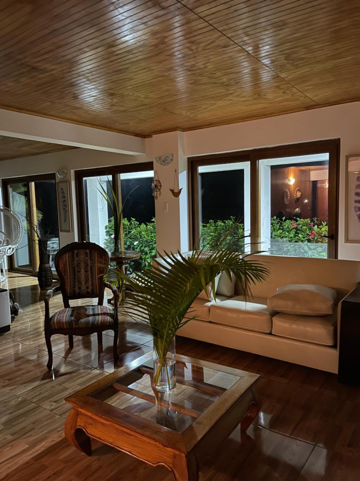 Teanehi Bed & Breakfast 앙가로아 외부 사진