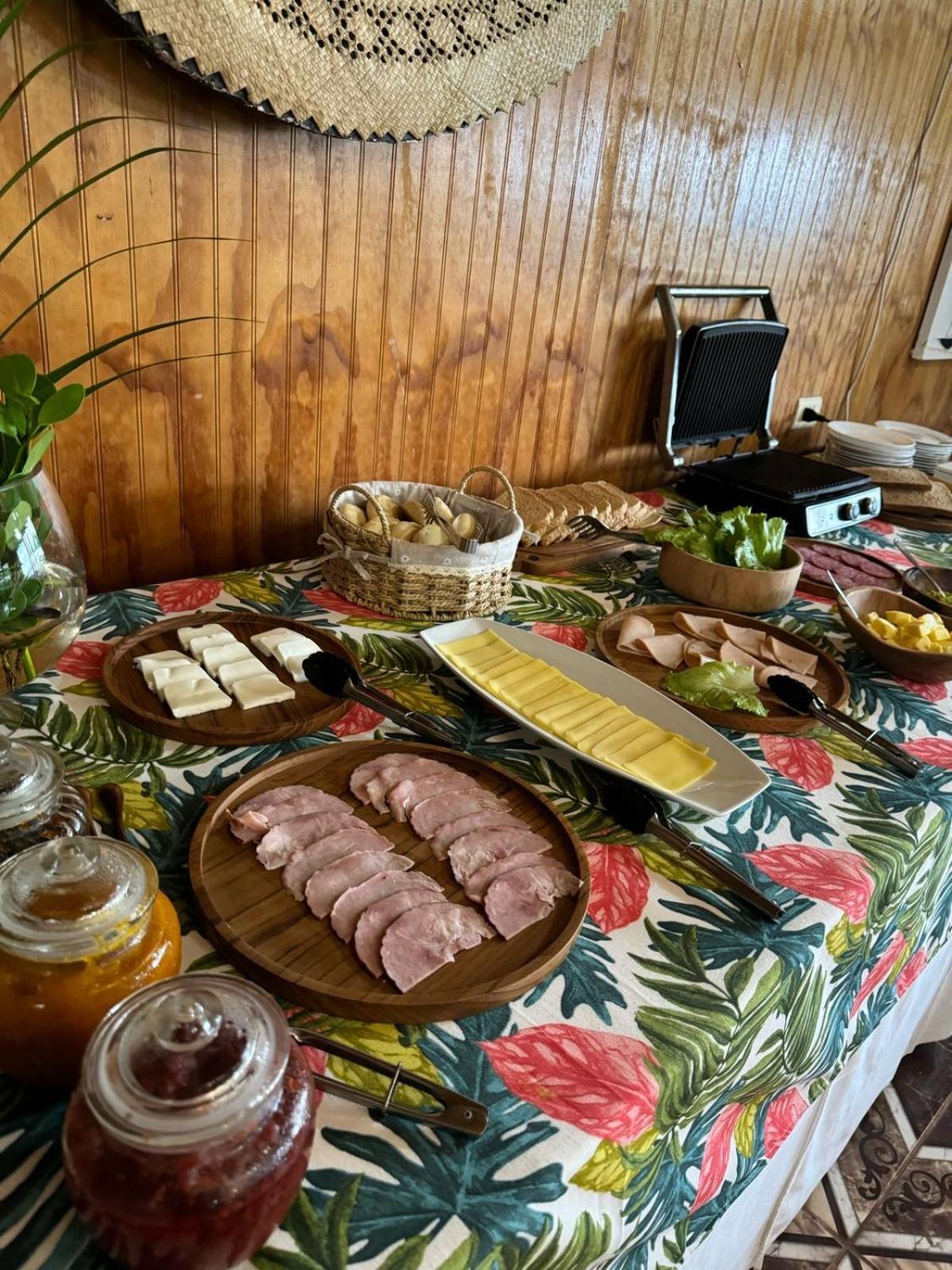 Teanehi Bed & Breakfast 앙가로아 외부 사진