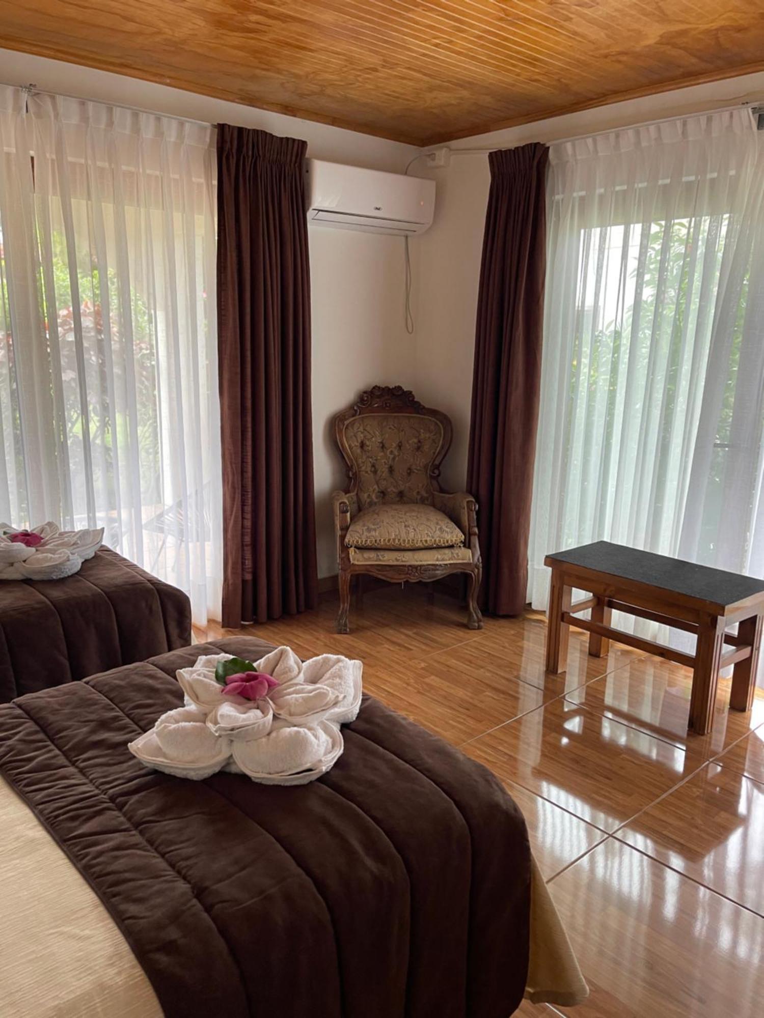 Teanehi Bed & Breakfast 앙가로아 외부 사진