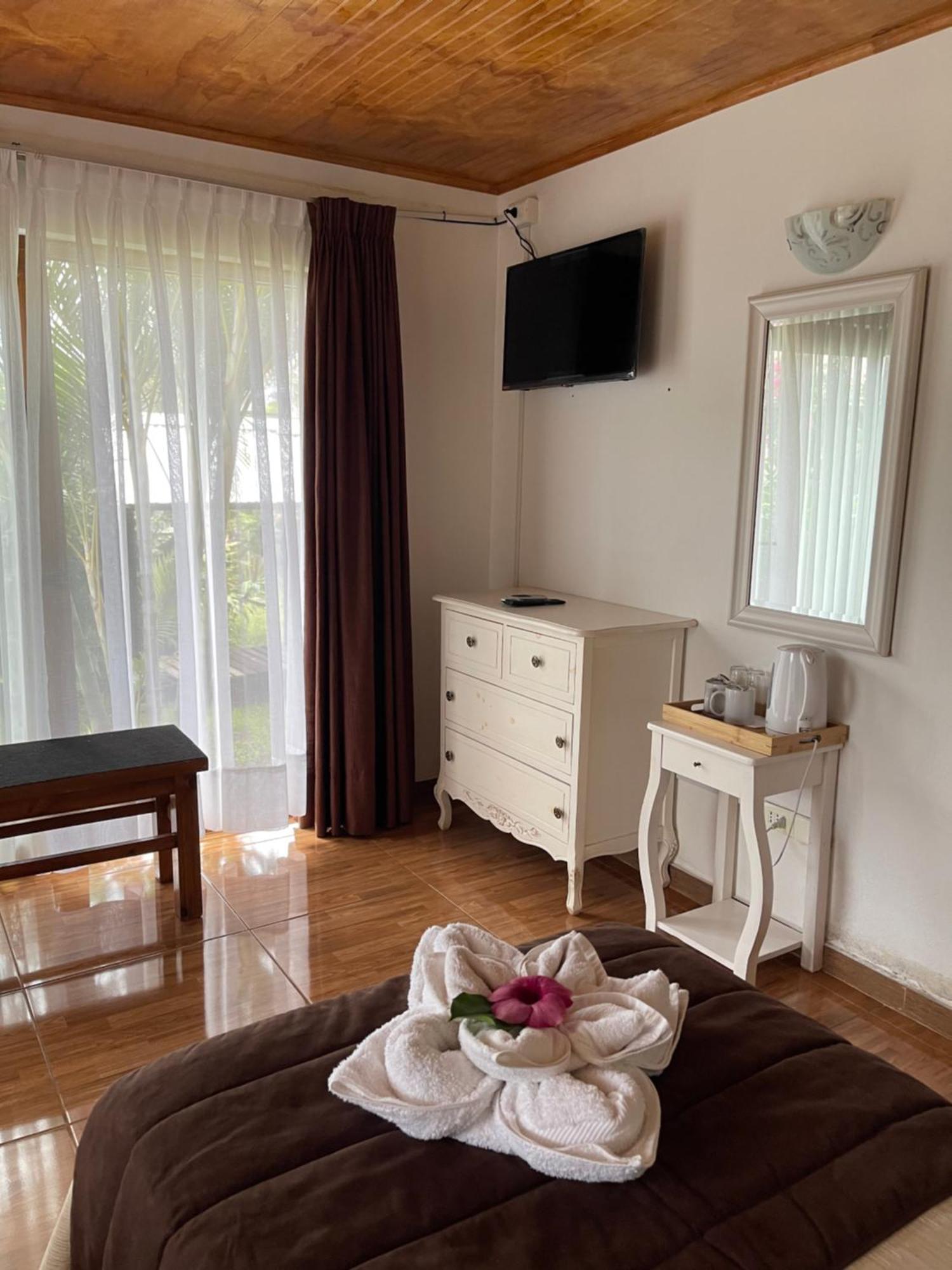 Teanehi Bed & Breakfast 앙가로아 외부 사진