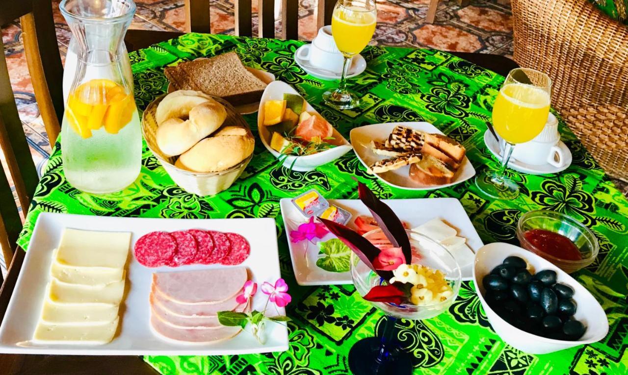 Teanehi Bed & Breakfast 앙가로아 외부 사진